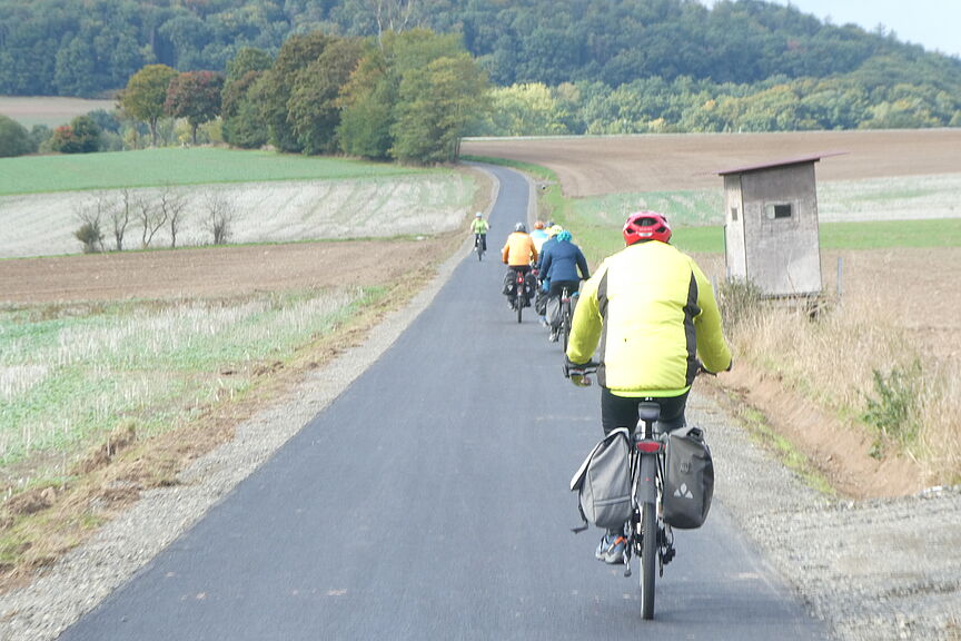 20250928_adfc_sch_früchteteppich_schwalmradweg2 Lückenschluss am Schwalmradweg