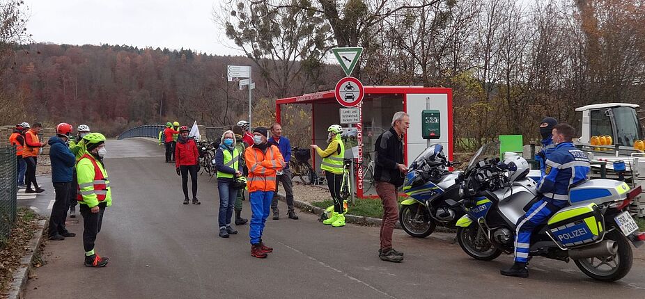 In K'furt kamen 5 Personen und 2 Polizisten dazu.